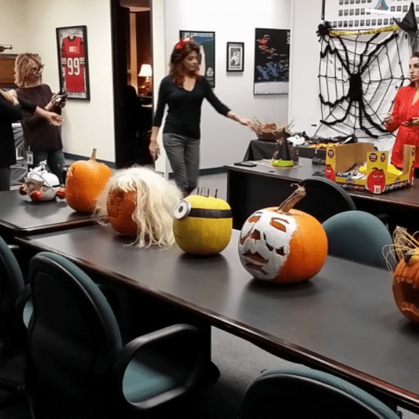 Ý tưởng trang trí halloween cho văn phòng đẹp