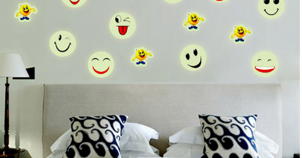 Decal Trang Trí Mặt Cười Dạ Quang