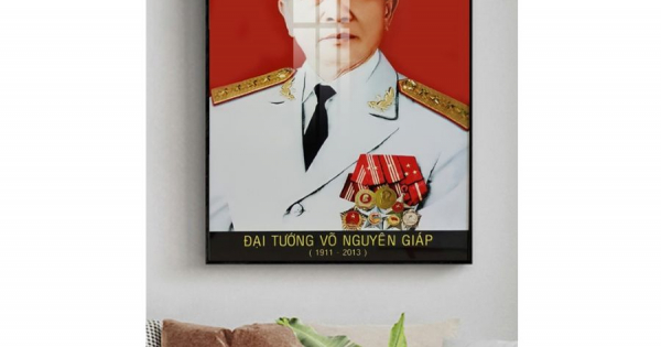 Tranh Treo Tường Chân Dung Bác Giáp