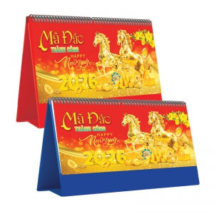 Lịch Để Bàn Ngang 2026 (25 x 12 cm) - Mã Đáo Thành Công - TVKV20A (Chọn Đế Xanh Hoặc Đỏ)